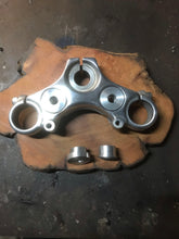 Load image into Gallery viewer, Narrow Glide Solid Riser Bushes.